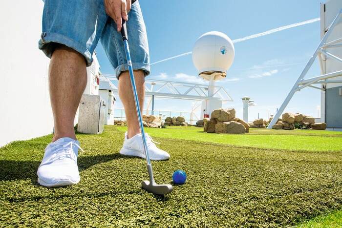 Marella Discovery - Mini Golf.jpg